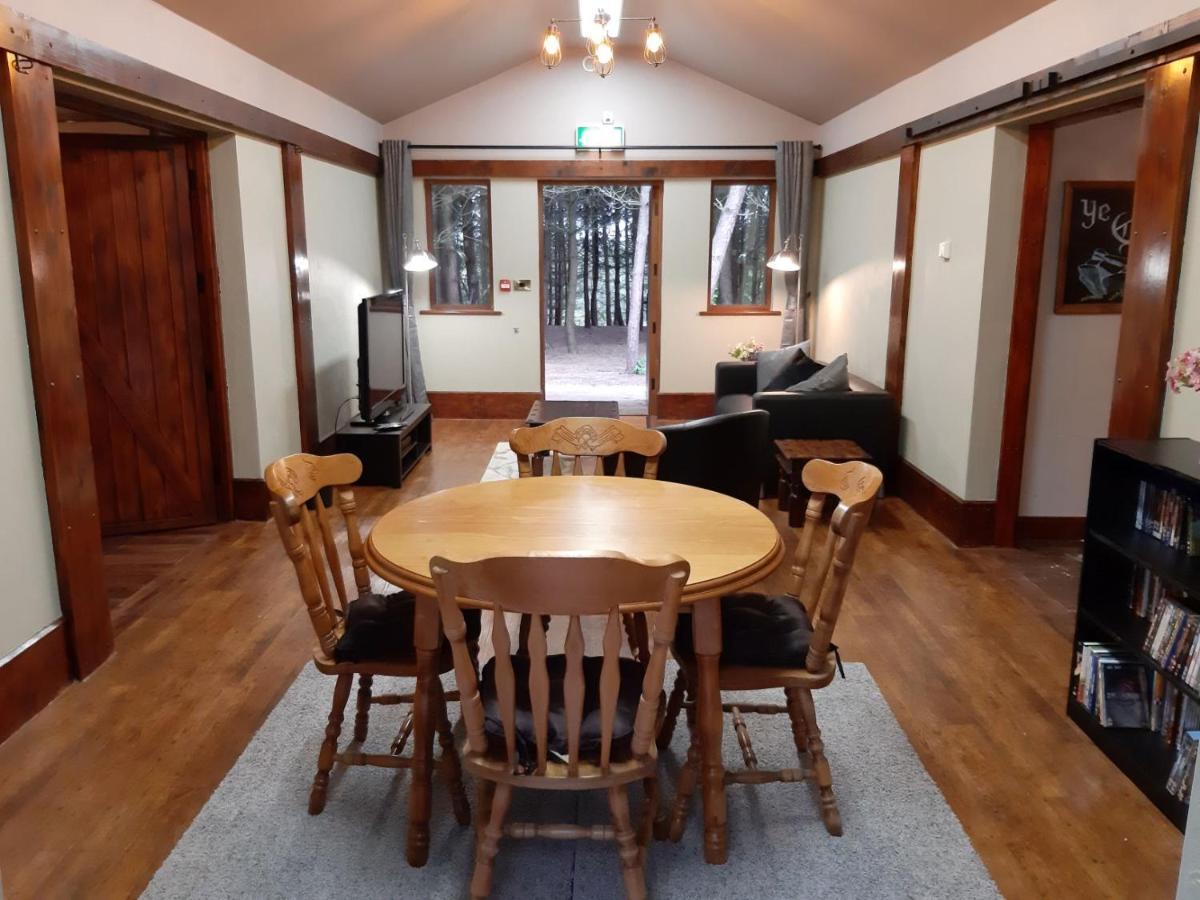 Wyldwood Lodge Cheadle  Esterno foto