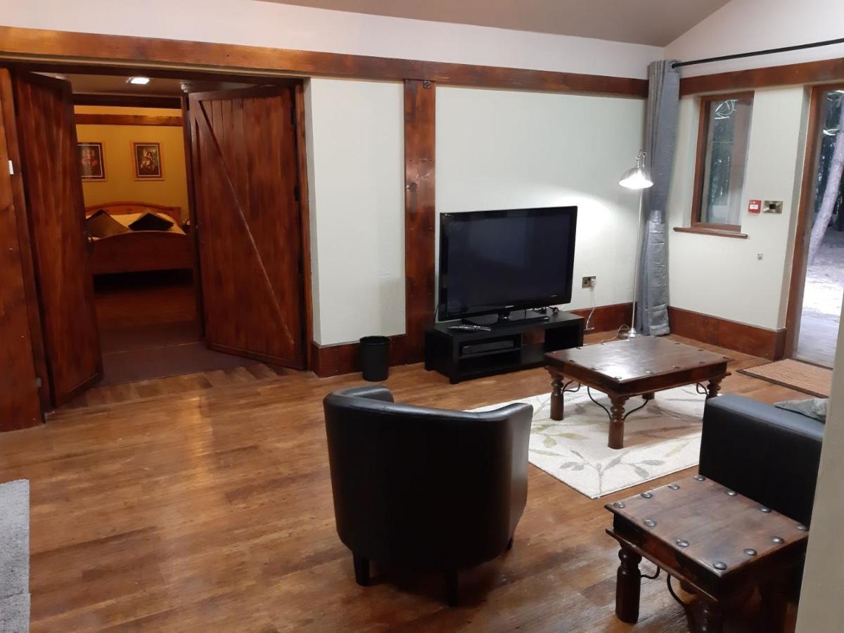 Wyldwood Lodge Cheadle  Esterno foto